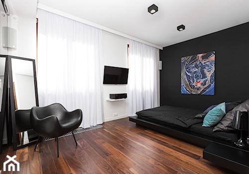 Apartament Pod Złotym Globem - Duża biała czarna sypialnia, styl nowoczesny - zdjęcie od NOYE Studio