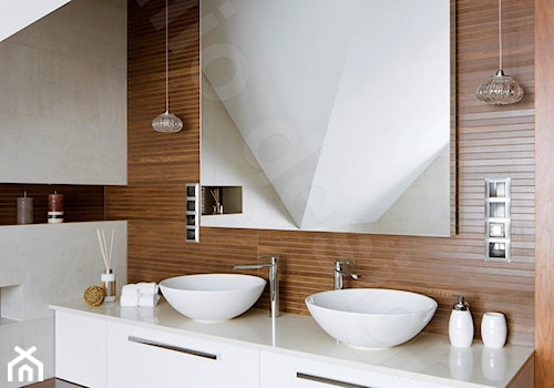 Dom na Podhalu - Mała na poddaszu bez okna z lustrem z dwoma umywalkami łazienka, styl nowoczesny - zdjęcie od Intellio designers projekty wnętrz