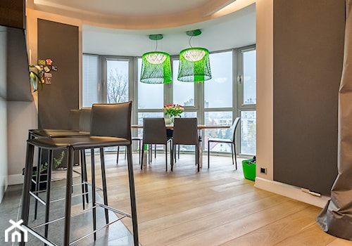 Apartment in Cracow - interior design - Średnia czarna szara jadalnia jako osobne pomieszczenie, styl nowoczesny - zdjęcie od Intellio designers projekty wnętrz