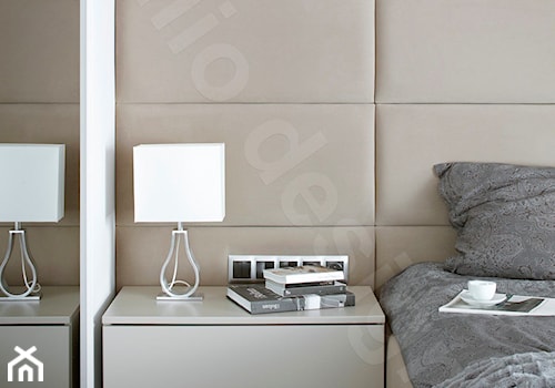 Dom na Podhalu - Mała biała szara sypialnia, styl nowoczesny - zdjęcie od Intellio designers projekty wnętrz