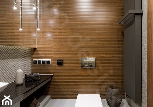 Dom na Podhalu - Mała na poddaszu bez okna z lustrem łazienka, styl glamour - zdjęcie od Intellio designers projekty wnętrz