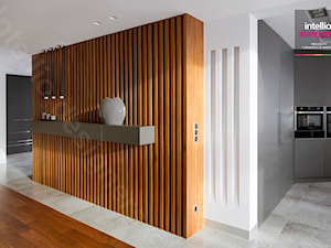 Dom na Podhalu - Średni biały hol / przedpokój, styl nowoczesny - zdjęcie od Intellio designers projekty wnętrz
