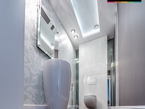 Willa - Średnia bez okna z lustrem z punktowym oświetleniem łazienka, styl glamour - zdjęcie od Intellio designers projekty wnętrz