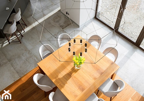 Dom na Podhalu - Duża biała jadalnia jako osobne pomieszczenie, styl nowoczesny - zdjęcie od Intellio designers projekty wnętrz