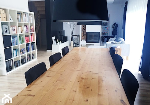 Dom jednorodzinny - parter - Średnia biała czarna jadalnia w salonie, styl skandynawski - zdjęcie od white interior design