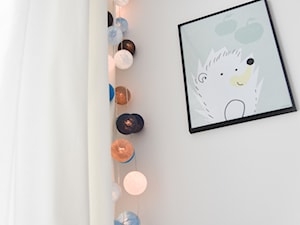 pokój niemowlęcy - Mały biały pokój dziecka dla chłopca dla dziewczynki - zdjęcie od white interior design