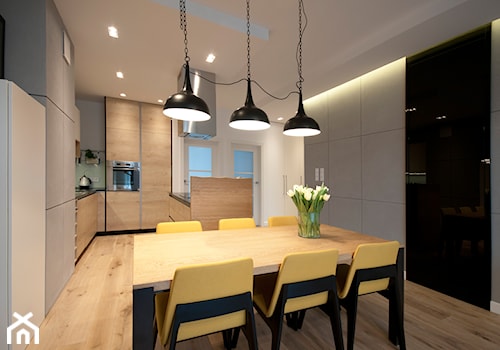 Projekt mieszkania w bloku. - Średnia szara jadalnia w kuchni, styl nowoczesny - zdjęcie od MKdezere