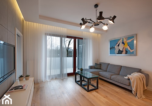 Projekt mieszkania w bloku. - Średni beżowy salon z tarasem / balkonem, styl nowoczesny - zdjęcie od MKdezere