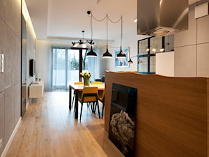 Projekt mieszkania w bloku. - Duży beżowy biały szary salon z kuchnią z jadalnią, styl nowoczesny - zdjęcie od MKdezere