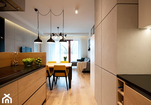 Projekt mieszkania w bloku. - Średnia otwarta z salonem szara z zabudowaną lodówką kuchnia dwurzędowa z oknem, styl nowoczesny - zdjęcie od MKdezere