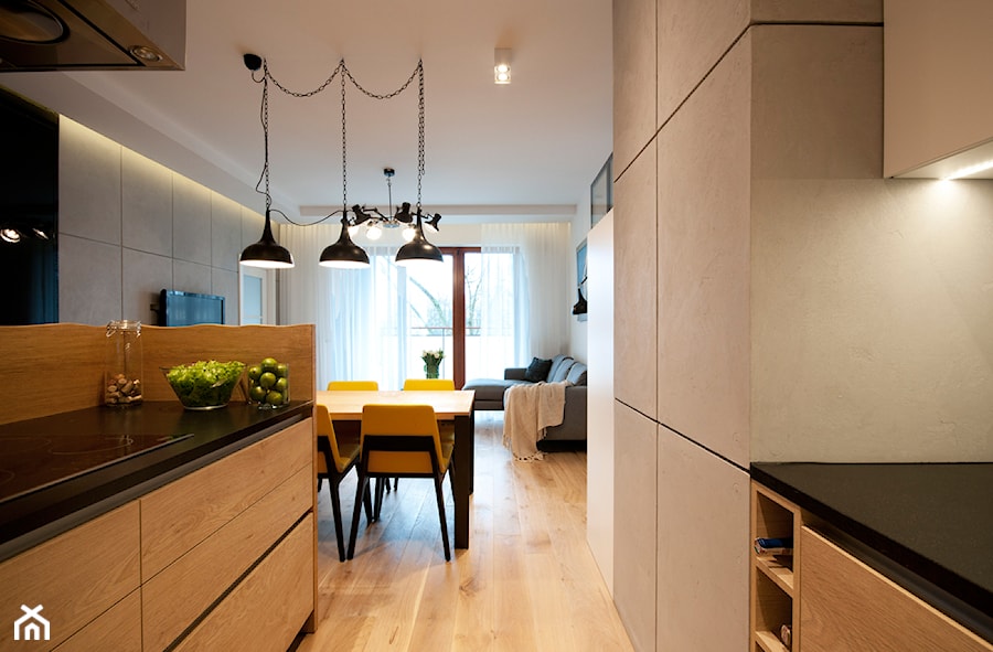 Projekt mieszkania w bloku. - Średnia otwarta z salonem szara z zabudowaną lodówką kuchnia dwurzędowa z oknem, styl nowoczesny - zdjęcie od MKdezere