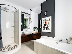 Apartament Dody - Średnia bez okna z lustrem z punktowym oświetleniem łazienka, styl glamour - zdjęcie od Pogotowie Wnętrzarskie