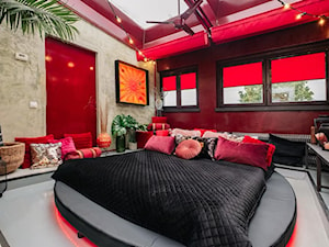 Apartament Dody 2 - Średnia czerwona szara sypialnia, styl nowoczesny - zdjęcie od Pogotowie Wnętrzarskie