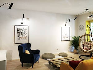 Pokój dla szkoły językowej - Średnie z sofą białe czarne biuro, styl nowoczesny - zdjęcie od Pogotowie Wnętrzarskie