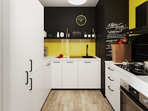 Mieszkanie 33m2 - Mała zamknięta z kamiennym blatem czarna żółta z zabudowaną lodówką z nablatowym zlewozmywakiem kuchnia w kształcie litery u - zdjęcie od Pogotowie Wnętrzarskie