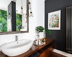 Apartament Dody - Mała bez okna z lustrem łazienka, styl glamour - zdjęcie od Pogotowie Wnętrzarskie - Homebook