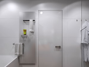 biała łazienka - zdjęcie od MIKOŁAJSKAstudio