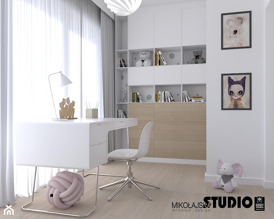 białe biurko i ciekawa zabudowa w pokoju dziecięcym - zdjęcie od MIKOŁAJSKAstudio
