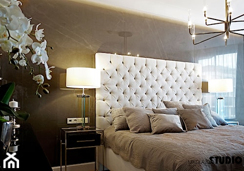 sypialnia z pięknym łóżkiem - zdjęcie od MIKOŁAJSKAstudio