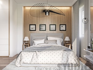 jasna sypialnia z drewanianymi akcentami - zdjęcie od MIKOŁAJSKAstudio