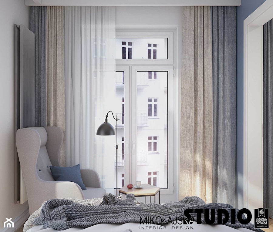 Kompaktowo w Warszawie - Mała biała niebieska sypialnia, styl nowoczesny - zdjęcie od MIKOŁAJSKAstudio