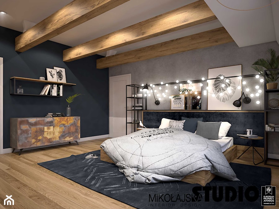 Apartament na strychu - Duża szara sypialnia, styl industrialny - zdjęcie od MIKOŁAJSKAstudio