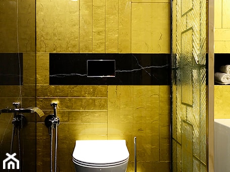 Aranżacje wnętrz - Łazienka: złota łazienka-widok części z toaletą - MIKOŁAJSKAstudio. Przeglądaj, dodawaj i zapisuj najlepsze zdjęcia, pomysły i inspiracje designerskie. W bazie mamy już prawie milion fotografii!