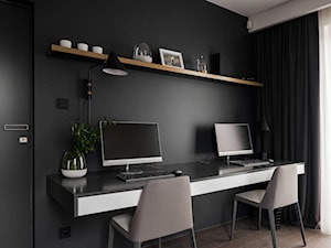 DOM W WIELICZCE - zdjęcia - Średnie w osobnym pomieszczeniu z zabudowanym biurkiem czarne biuro, styl nowoczesny - zdjęcie od MIKOŁAJSKAstudio