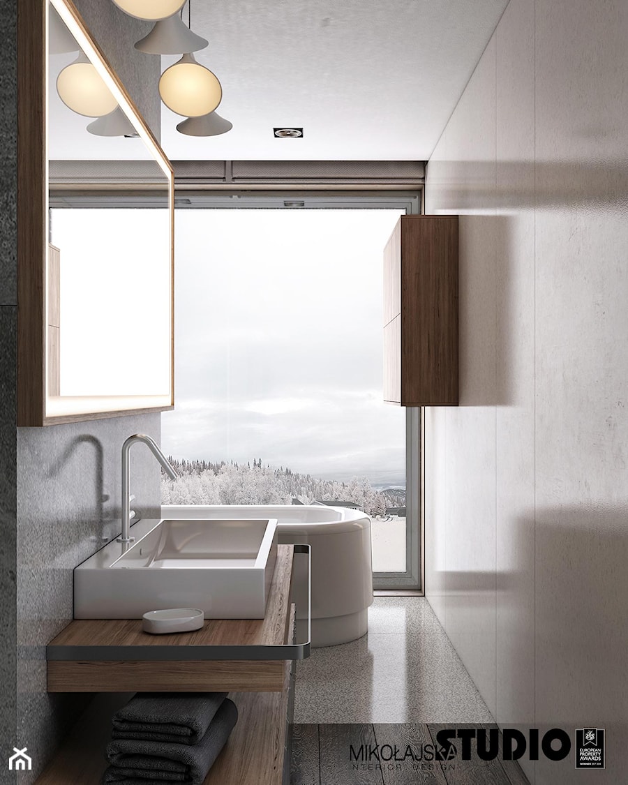 łazienka z ogromnym oknem - zdjęcie od MIKOŁAJSKAstudio