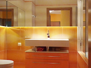 Pomarańczowa łazienka - zdjęcie od MIKOŁAJSKAstudio