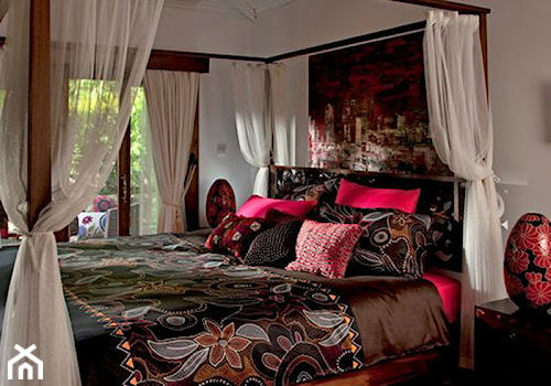 Mała biała sypialnia, styl tradycyjny - zdjęcie od TENDINA