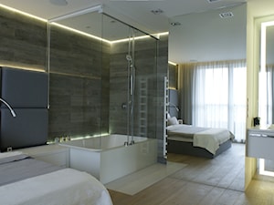 APARTAMENT NA ŻOLIBORZU - Średnia biała sypialnia z łazienką - zdjęcie od t design