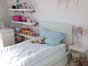 pastel candy - Mały biały pokój dziecka dla dziecka dla dziewczynki, styl nowoczesny - zdjęcie od t design