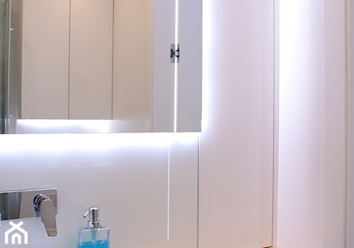 Grey-t - Mała z lustrem łazienka, styl nowoczesny - zdjęcie od t design