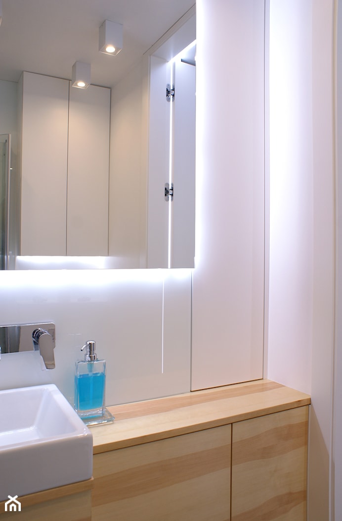 Grey-t - Mała z lustrem łazienka, styl nowoczesny - zdjęcie od t design - Homebook