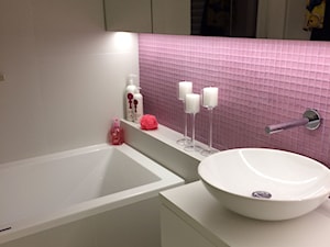 pastel candy - Mała bez okna łazienka, styl nowoczesny - zdjęcie od t design
