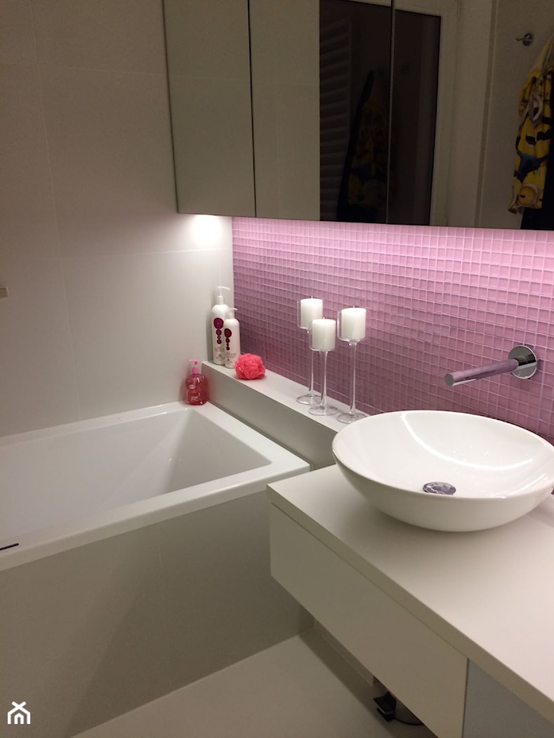 pastel candy - Mała bez okna łazienka, styl nowoczesny - zdjęcie od t design - Homebook