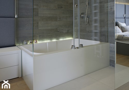 130m2 - żoliborz - Średnia szara sypialnia z łazienką, styl skandynawski - zdjęcie od t design