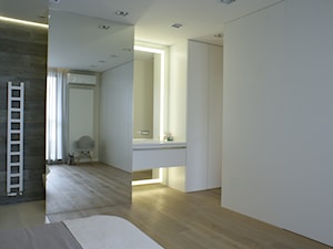 APARTAMENT NA ŻOLIBORZU - Średnia biała sypialnia - zdjęcie od t design