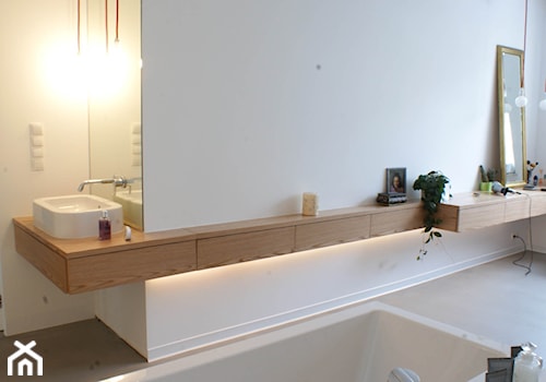 LOFT W WILANOWIE - Duża biała sypialnia z łazienką, styl industrialny - zdjęcie od t design