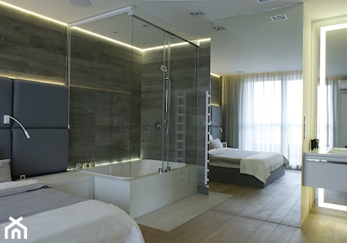 130m2 - żoliborz - Duża biała sypialnia z łazienką, styl skandynawski - zdjęcie od t design