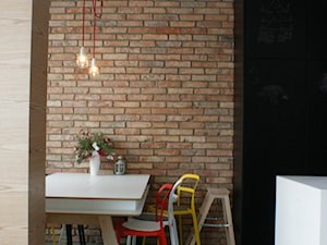 LOFT W WILANOWIE - Średnia czarna jadalnia jako osobne pomieszczenie, styl industrialny - zdjęcie od t design
