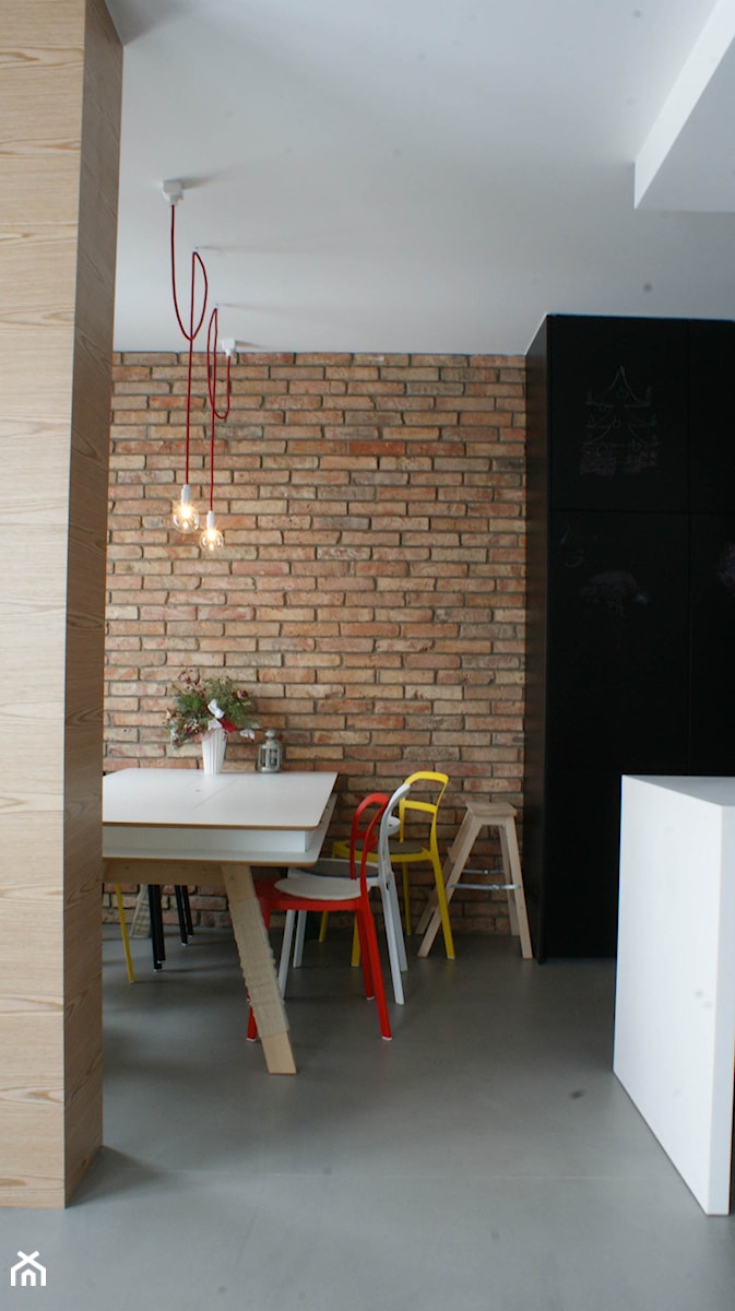 LOFT W WILANOWIE - Średnia czarna jadalnia jako osobne pomieszczenie, styl industrialny - zdjęcie od t design