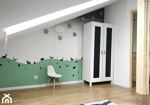 Domek na przedmieściach - Średni biały zielony pokój dziecka dla dziecka dla chłopca dla dziewczynki, styl skandynawski - zdjęcie od O-Caroline Blog