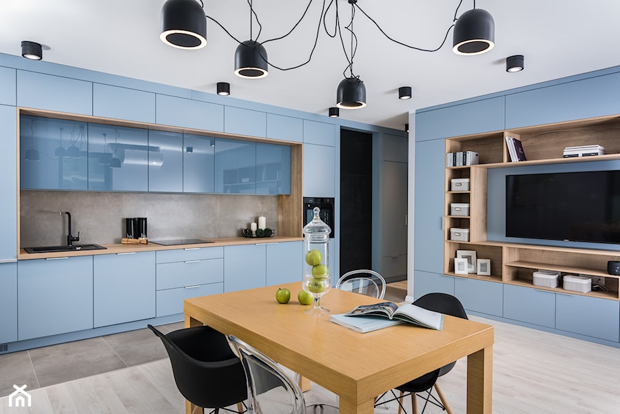 Skandynawskie Mieszkanie - Mały szary salon z kuchnią z jadalnią, styl skandynawski - zdjęcie od Dom-Art
