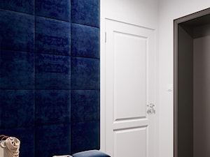 Skandynawski dom Libertowie - Średni biały niebieski hol / przedpokój, styl skandynawski - zdjęcie od Dom-Art