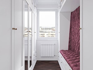 Męskie mieszkanie w eleganckim stylu - Średnia zamknięta garderoba oddzielne pomieszczenie z oknem, styl tradycyjny - zdjęcie od Dom-Art