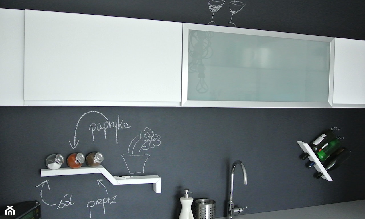 farba tablicowa na ścianie w kuchni