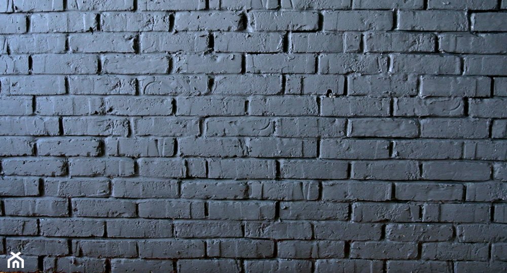 czarna ściana z cegły