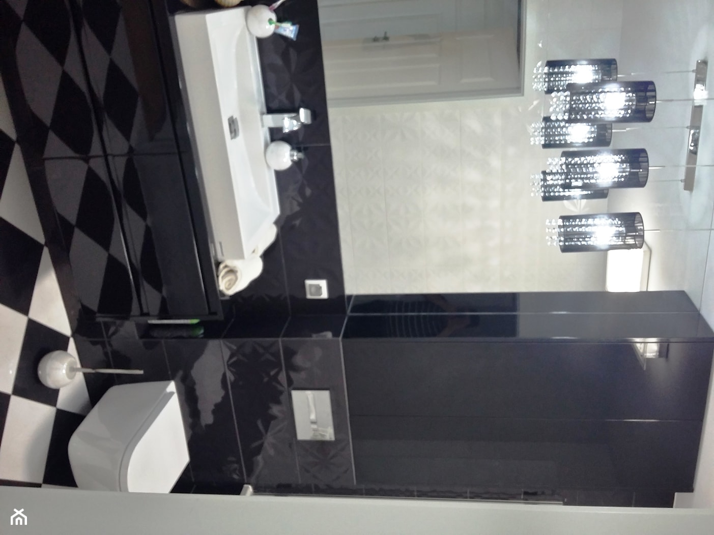 zabudowa łazienkowa czarny lakier - zdjęcie od Blindexmeble - Homebook